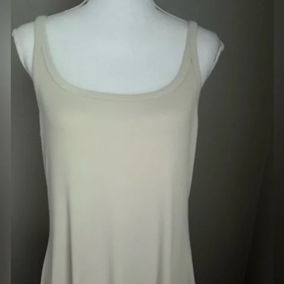 Old Navy Fit and Flare Ribbed Maxi Dress Size XL
NEW - Picture 4 of 12